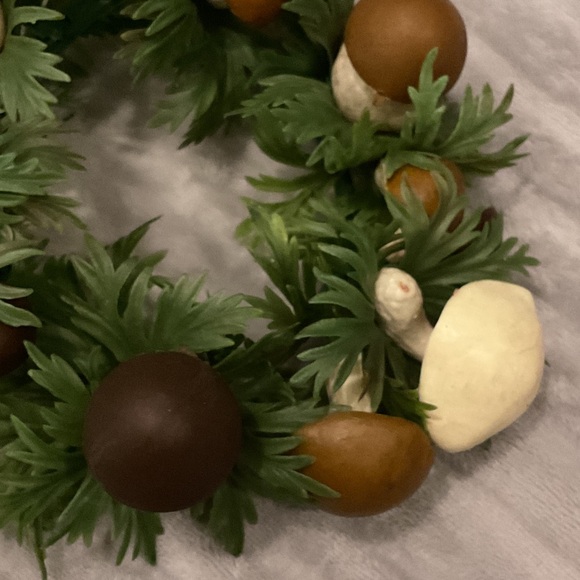Mushroom and Greenery Decorative Wreath - Picture 7 of 7
